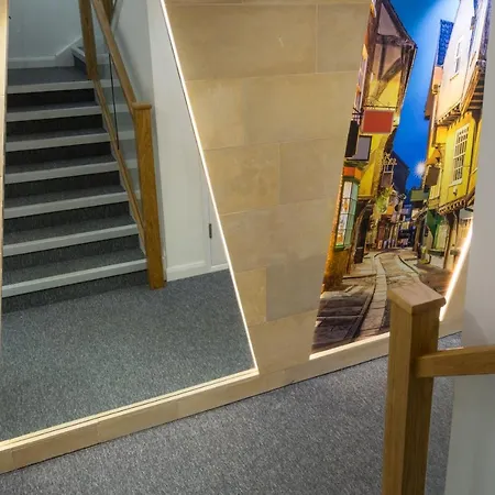 Aura Retreat With Free Parking Apartment York