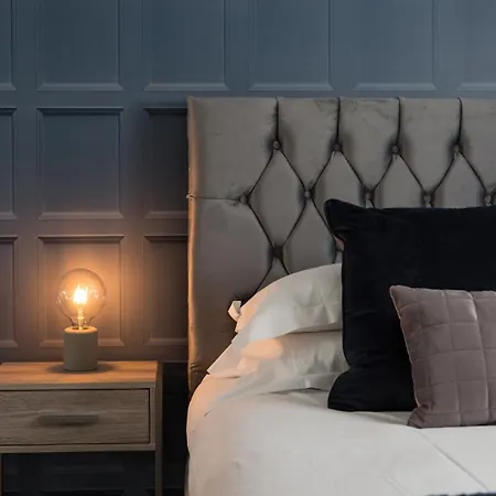 Aura Retreat With Free Parking * York